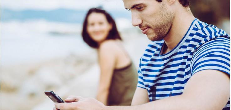 6 Signs Your Relationship is in The Friend Zone