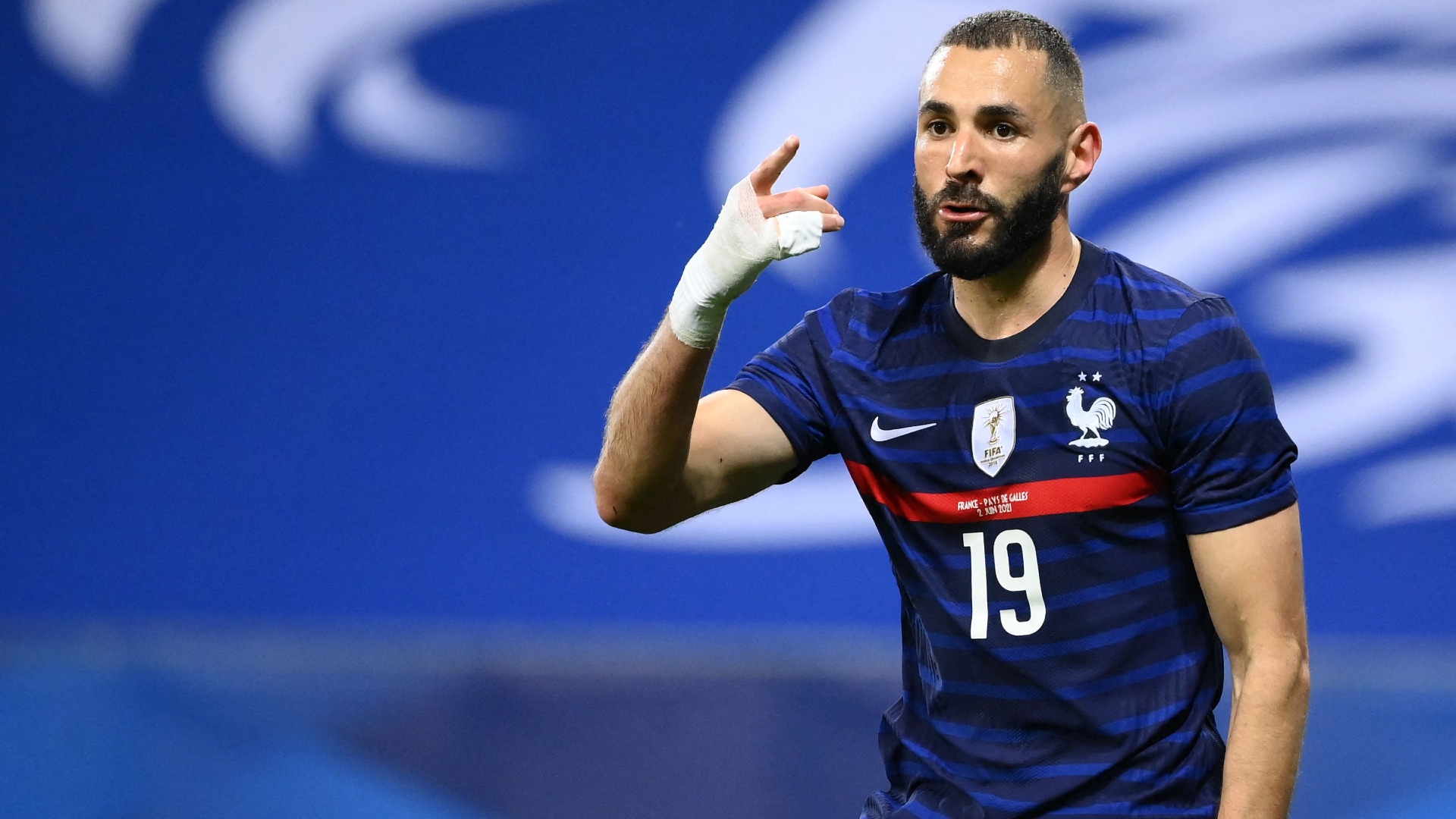 Benzema misses penalty in France return following six-year absence | Goal.com