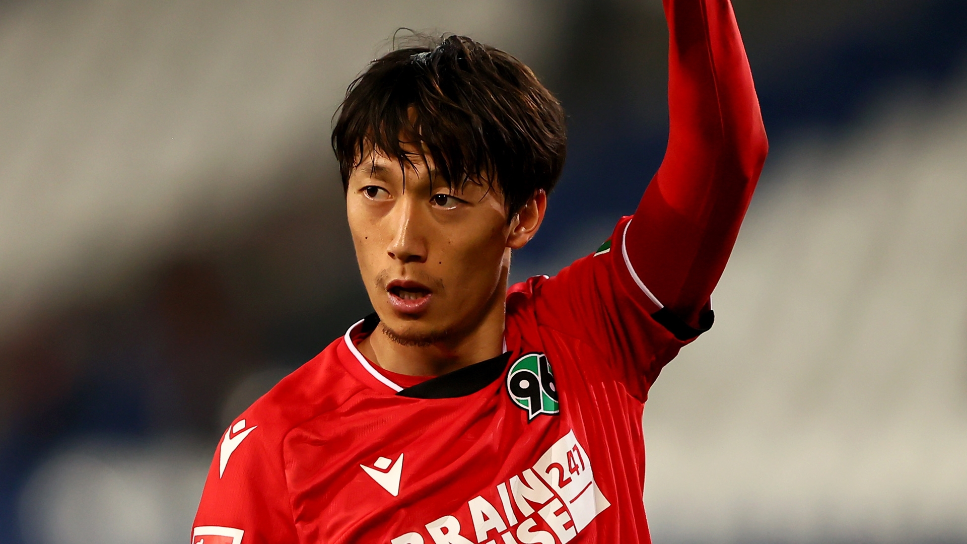 室屋成 独誌で今季3度目のベストイレブン入り 2ゴール演出でハノーファー勝利に貢献 Goal Com