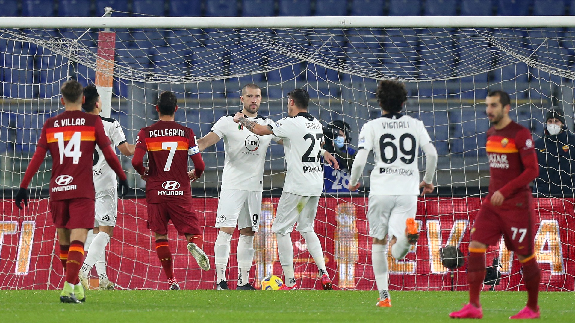 เปลี่ยนตัวเกินโควตา! โรมาโดนปรับแพ้สเปเซีย 0-3 | Goal.com