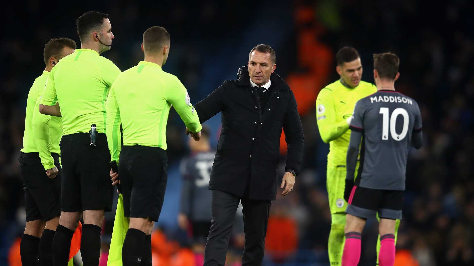 前半2pk献上で大量失点 レスター指揮官が苦言 毎試合で接触を見逃すvar担当がpkと見なした Goal Com 前半2pk献上で大量失点 レスター指揮官が苦言 毎試合で接触を見逃すvar担当がpkと見なした Goal Com