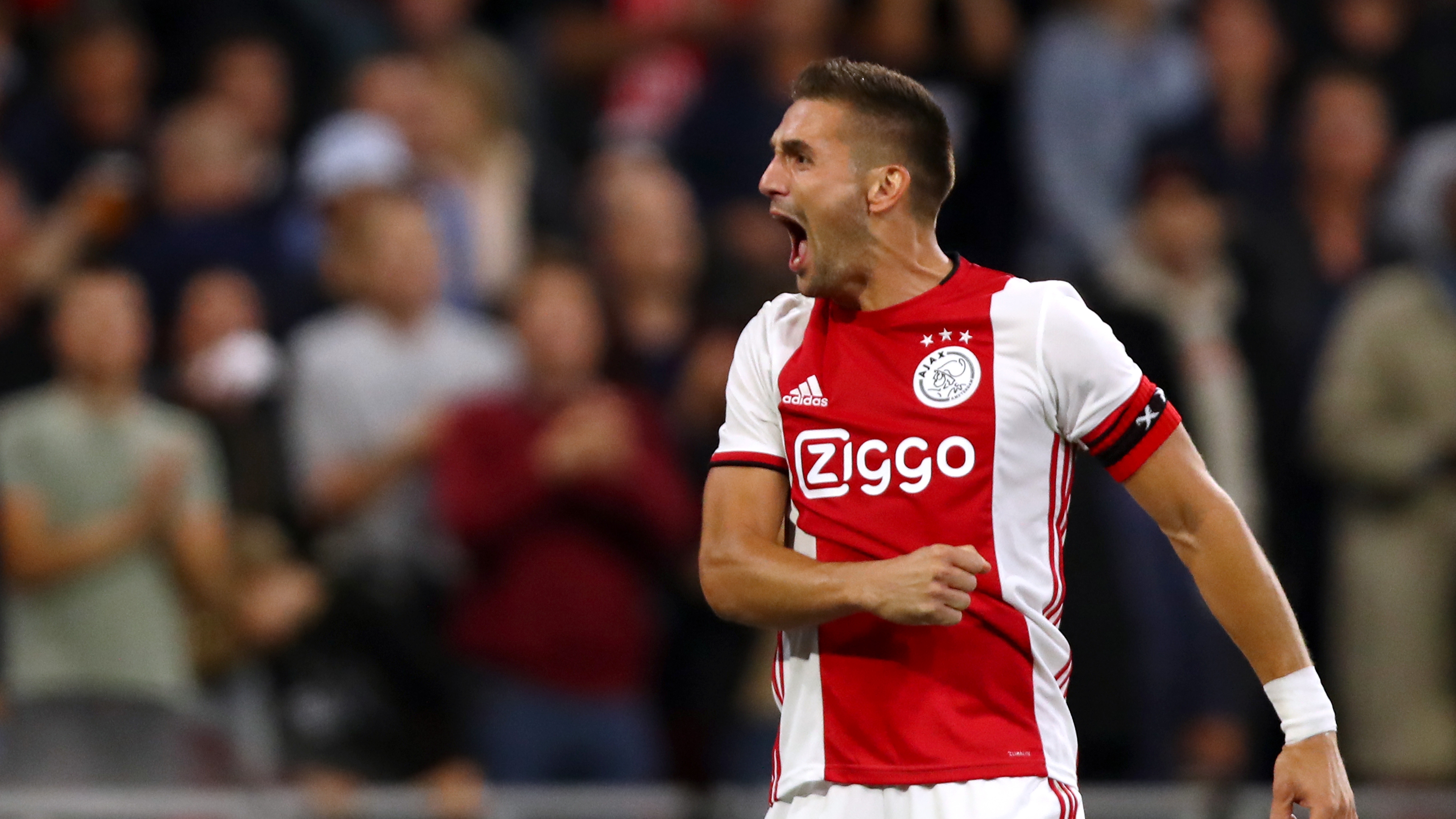 Bericht Fc Barcelona Nimmt Wohl Dusan Tadic Von Ajax Amsterdam Ins Visier Goal Com