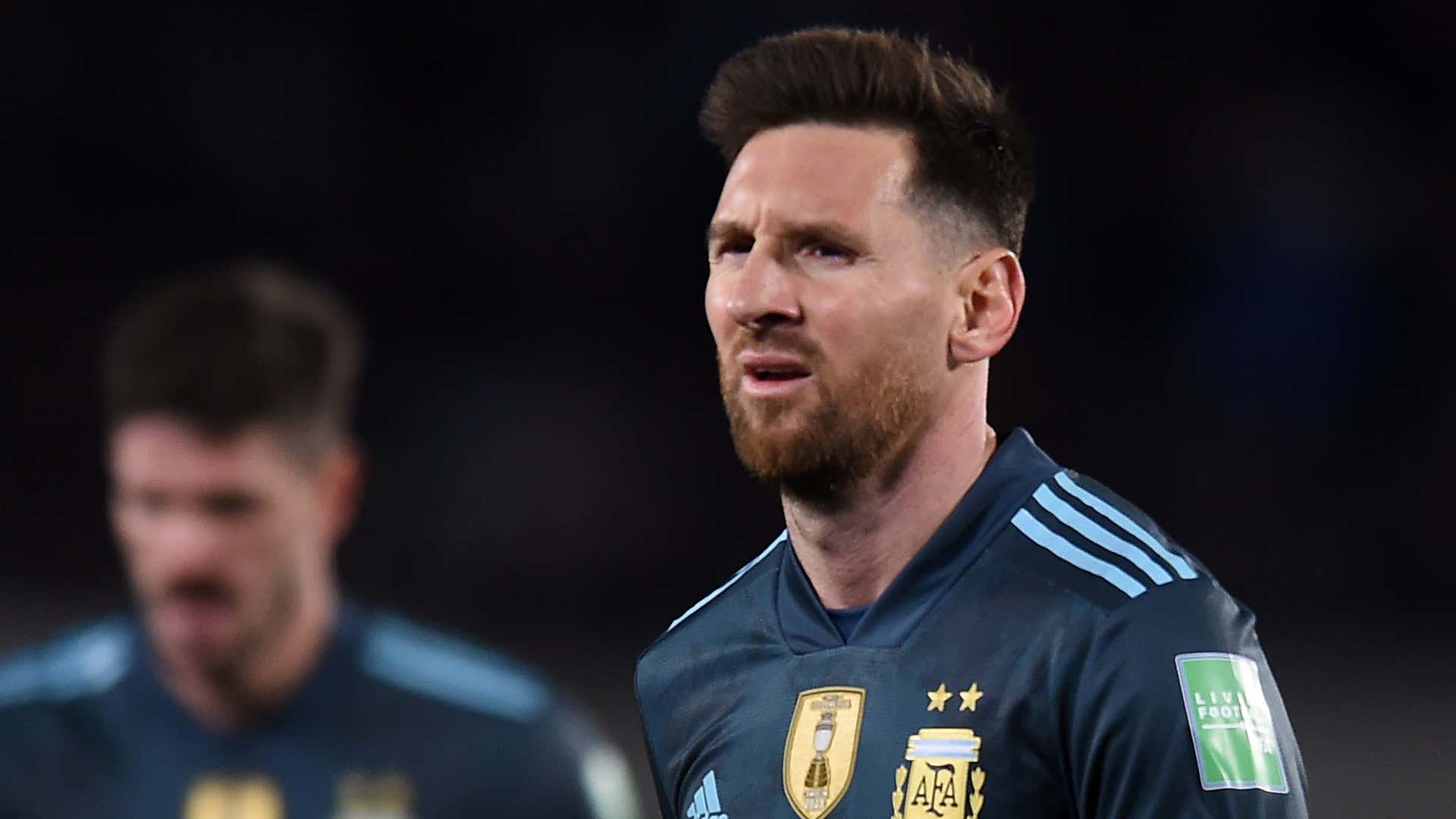 Messi encaja en Argentina mientras Scaloni reacciona a las críticas de Leonardo