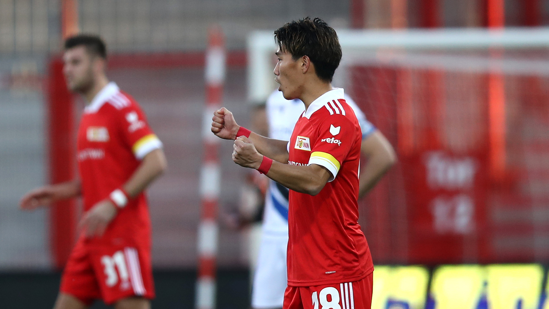 ウニオン ベルリンの遠藤渓太 日本人対決でブンデス初ゴールも無念の負傷交代 Goal Com ウニオン ベルリンの遠藤渓太 日本人対決でブンデス初ゴールも無念の負傷交代 Goal Com