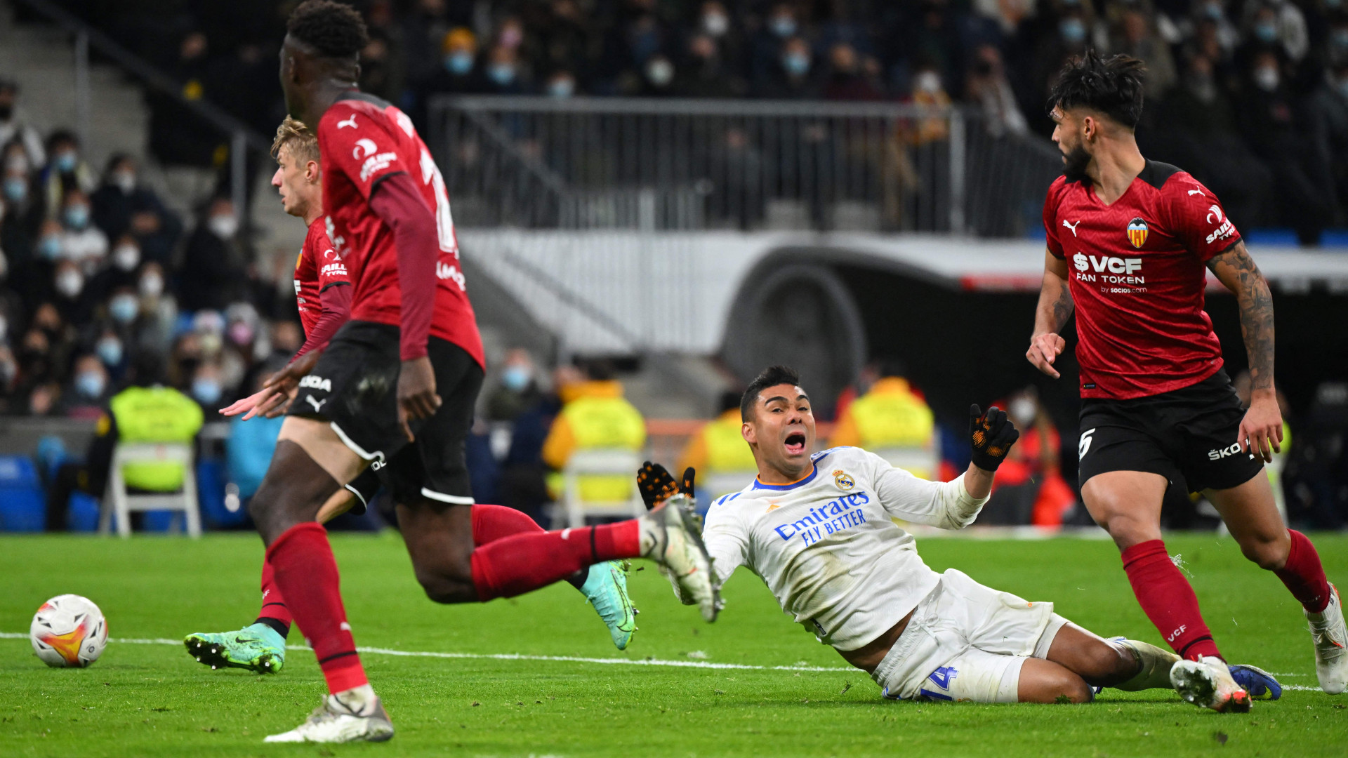 バレンシア レアル マドリー疑惑pkに スペイン首都で強盗が繰り返されている とツイート ピケが 罰せられるぞ と反応 Goal Com