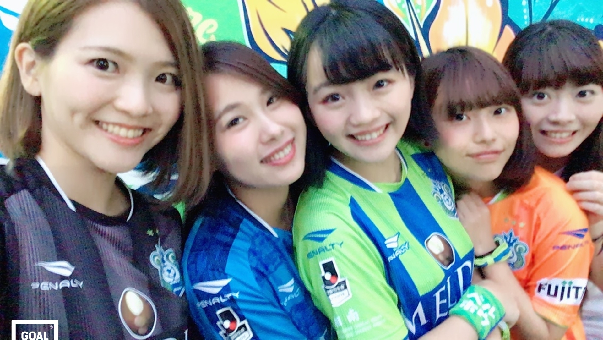 湘南ガールズの 自撮り が眩しすぎた スタジアム 行こうぜ 湘南ベルマーレ特集編 24枚 Goal Com