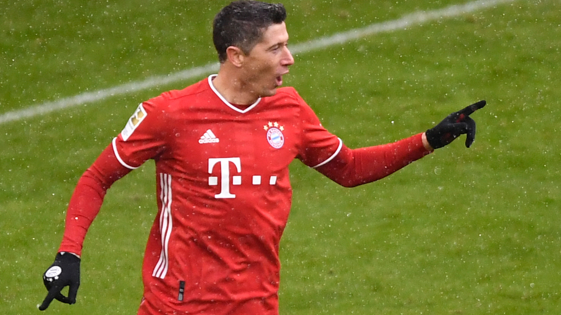 Lewandowski Breaks Muller S Bundesliga Goals Record After Opening Scoring For Bayern Against Freiburg Goal Com