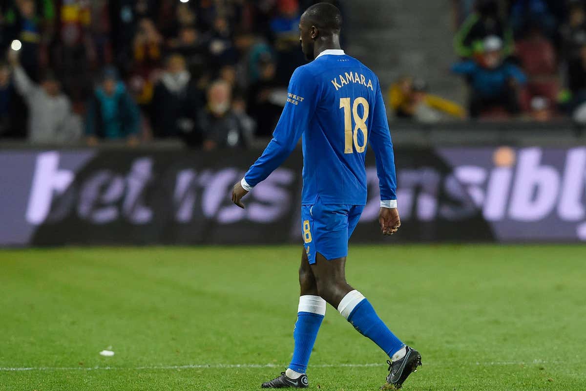 the powers that be don t do enough rangers boss gerrard reacts after kamara is booed by sparta prague fans goal com