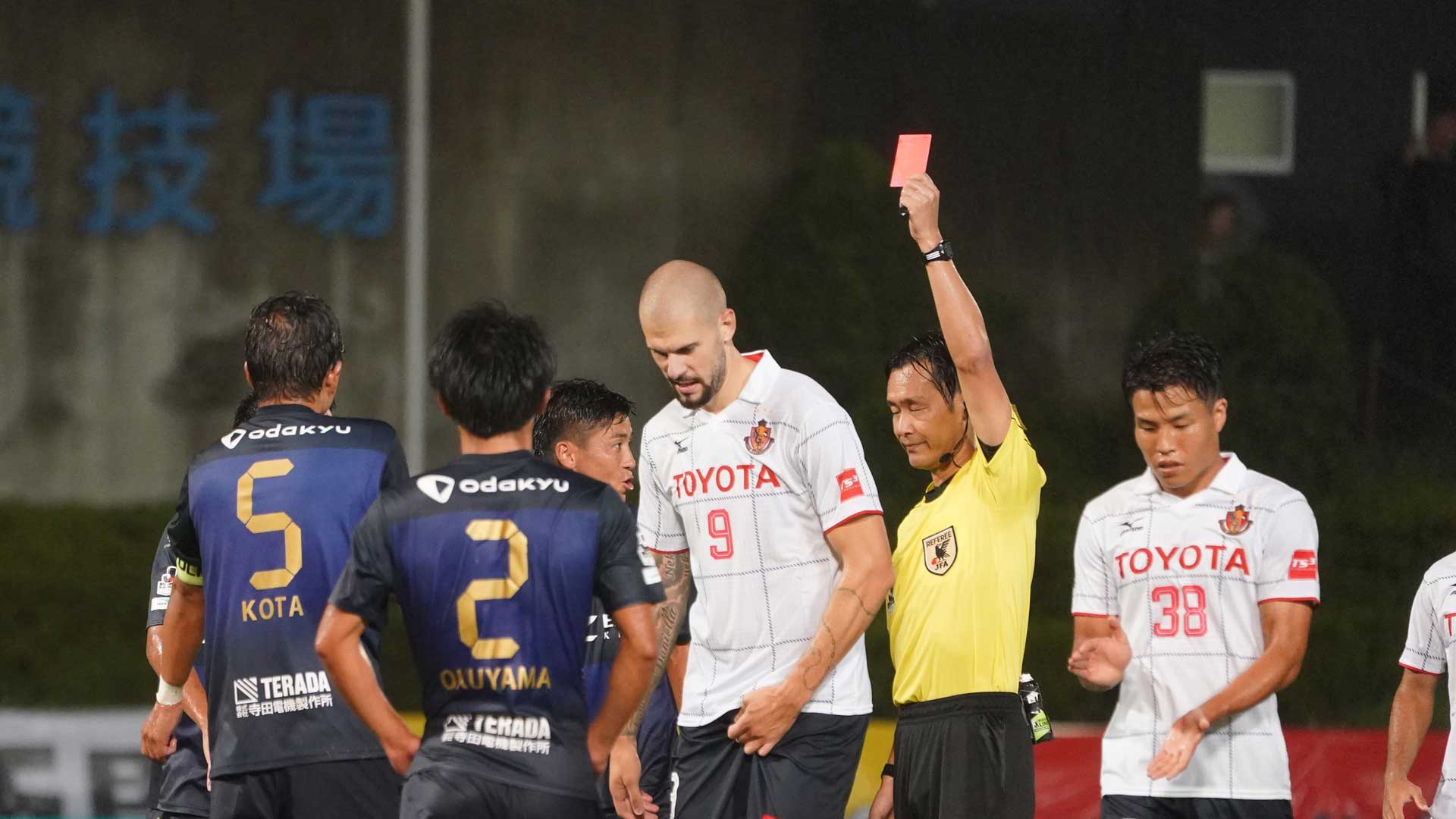J史上二度目の 人違い退場 本人が認めても審判団は認めず Goal Com