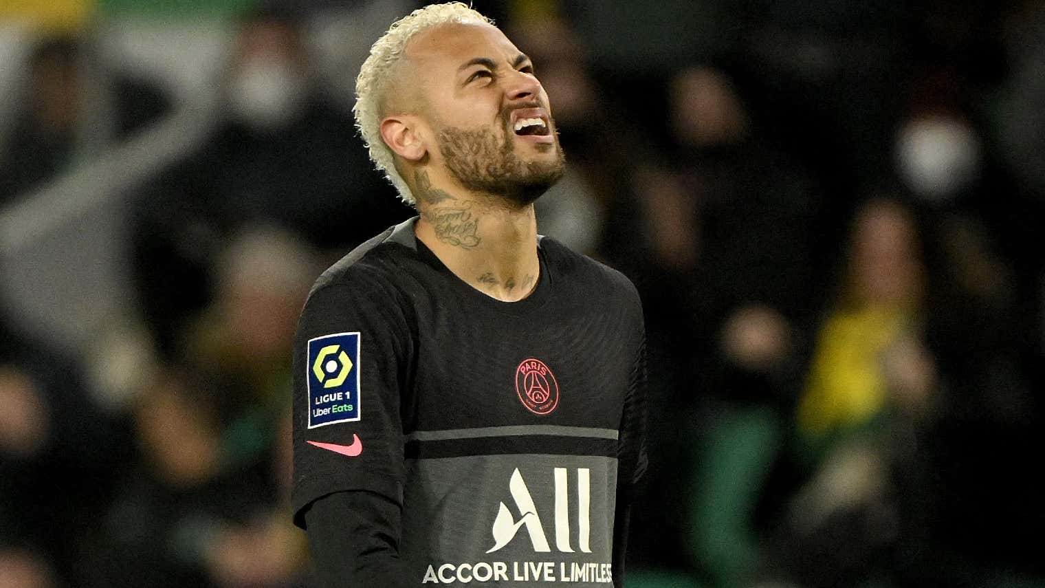Watch: Neymar&#39;s awful penalty miss in shocking PSG performance against Nantes | Goal.com