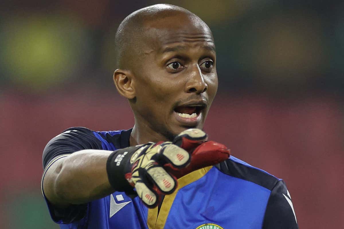 Who is Chaker Alhadhur? The left-back playing in goal for Comoros in Afcon clash against Cameroon | Goal.com