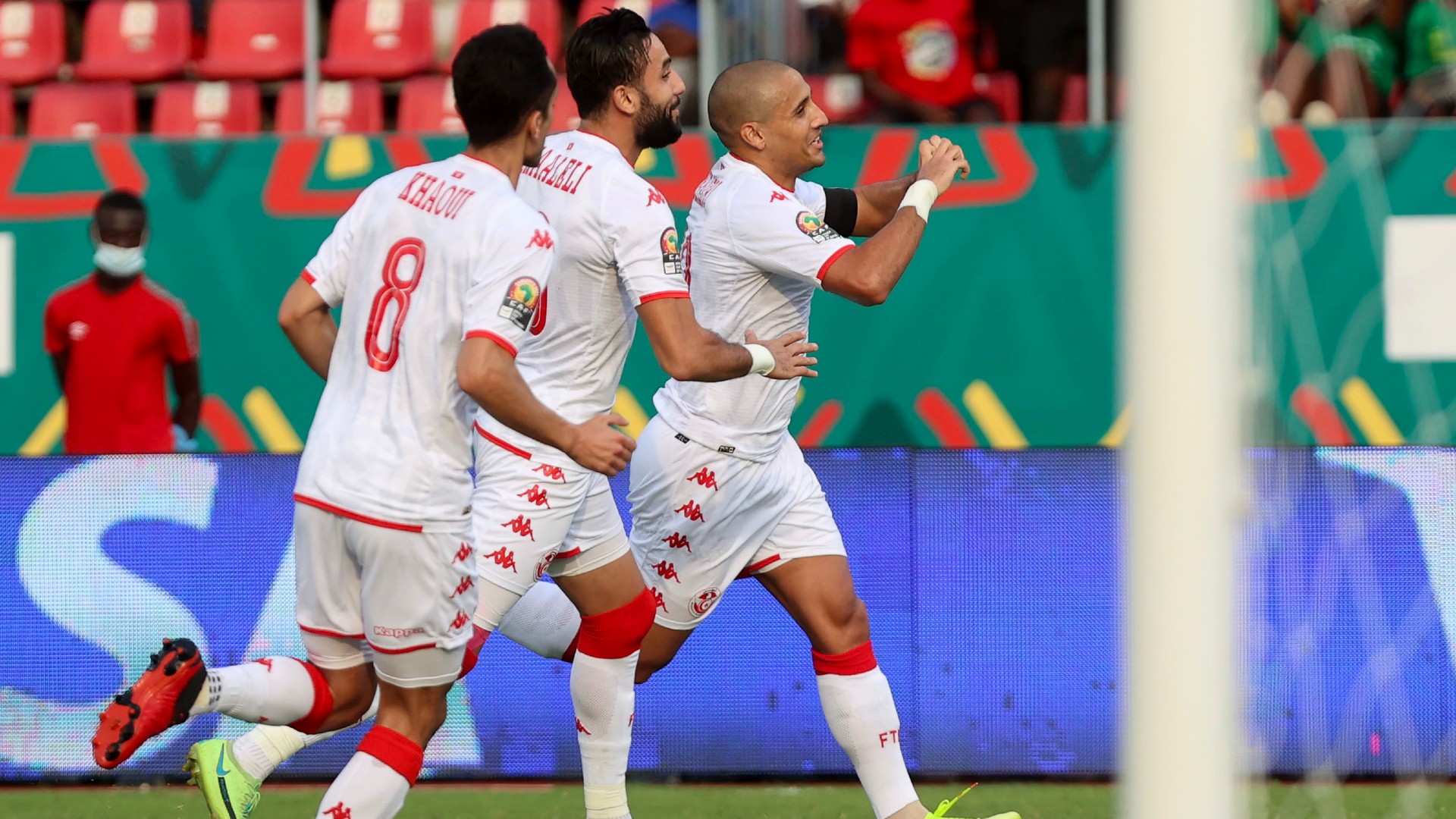 أسطورة نيجيريا مُحذرًا بلاده : منتخب تونس مثل الطقس الإنجليزي