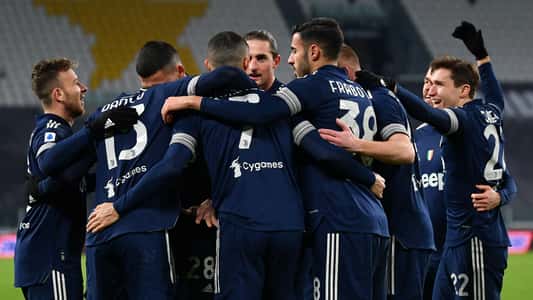 ユヴェントス 10人のサッスオーロに苦しみながらもラムジーが決勝点 リーグ戦3連勝 Goal Com ユヴェントス 10人のサッスオーロに苦しみながらもラムジーが決勝点 リーグ戦3連勝 Goal Com