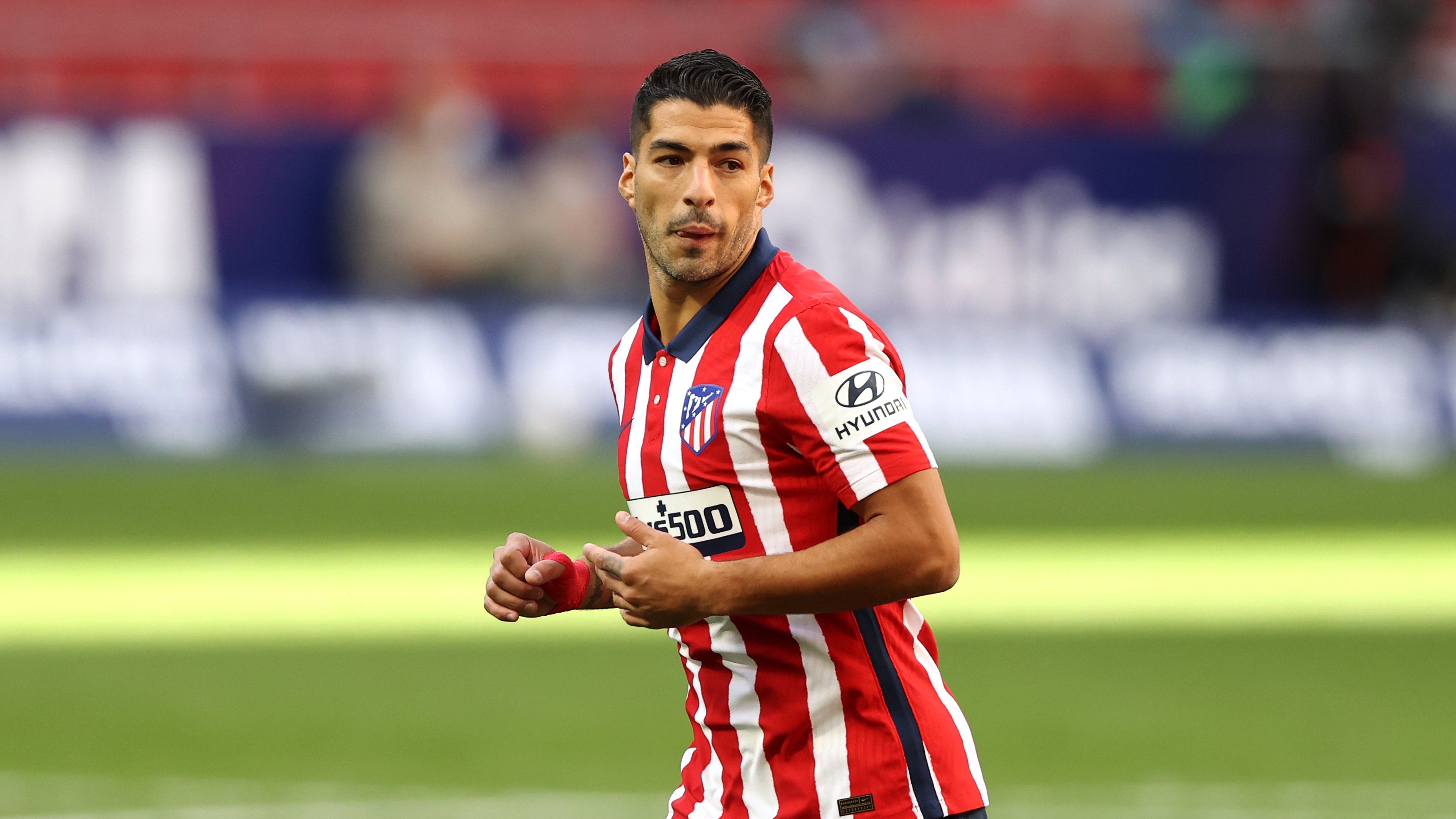 Simeone Salutes Suarez After Dream Atletico Madrid Debut Goal Com
