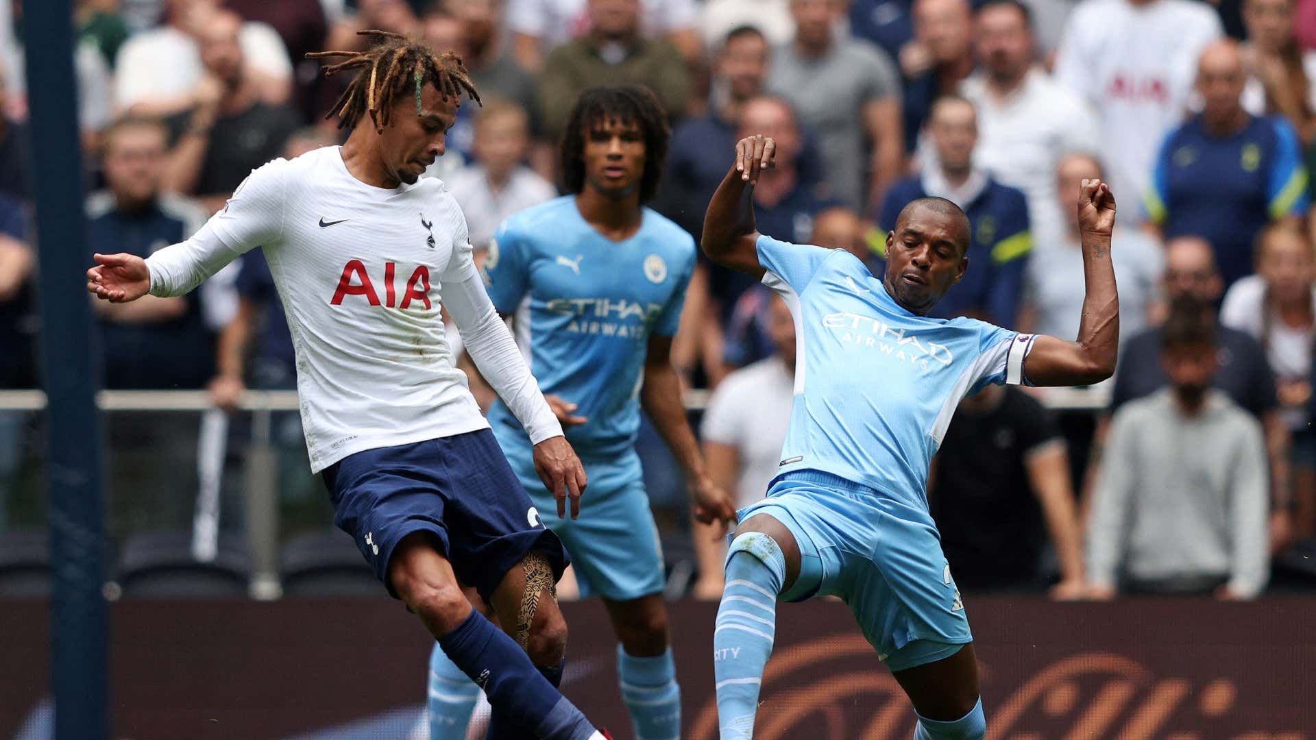 Dele Alli Fernandinho Tottenham vs Man City Premier League 2021-22