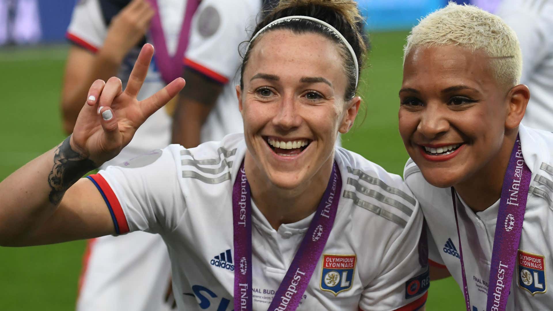 Uefa Womens Player Of The Year England S Lucy Bronze Defeats Lyon Team Mates Ada Hegerberg And Amandine Henry Goal Com