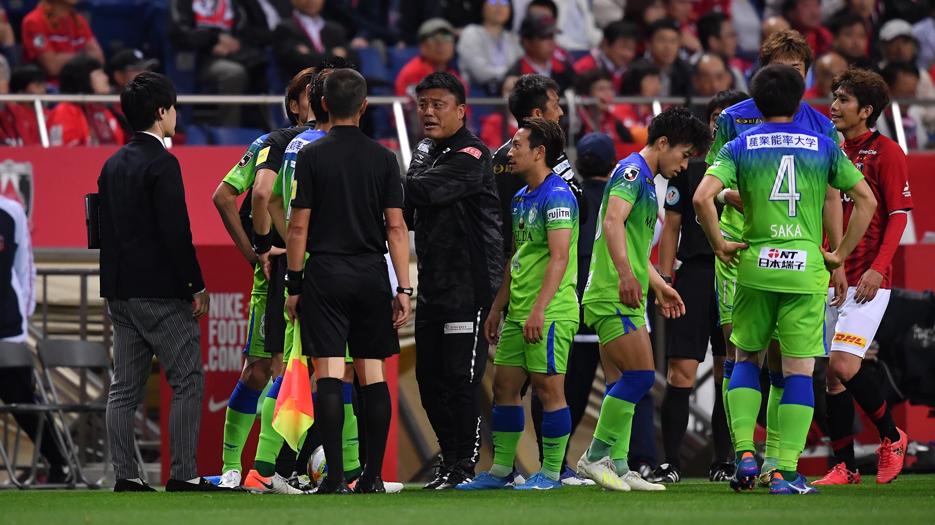 動画 浦和vs湘南 世紀の大誤審 はなぜ起きた 当該の審判団は 憔悴し切っている Goal Com 動画 浦和vs湘南 世紀の大誤審 はなぜ起きた 当該の審判団は 憔悴し切っている Goal Com