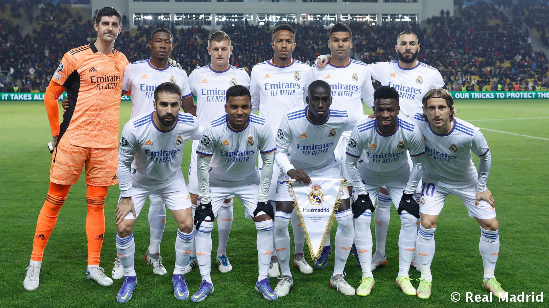 El Madrid certifica su trigésima presencia en octavos de manera consecutiva, el resto de españoles deberá esperar a la ultima jornada. El Madrid certifica su trigésima presencia en octavos de manera consecutiva, el resto de españoles deberá esperar a la ultima jornada.