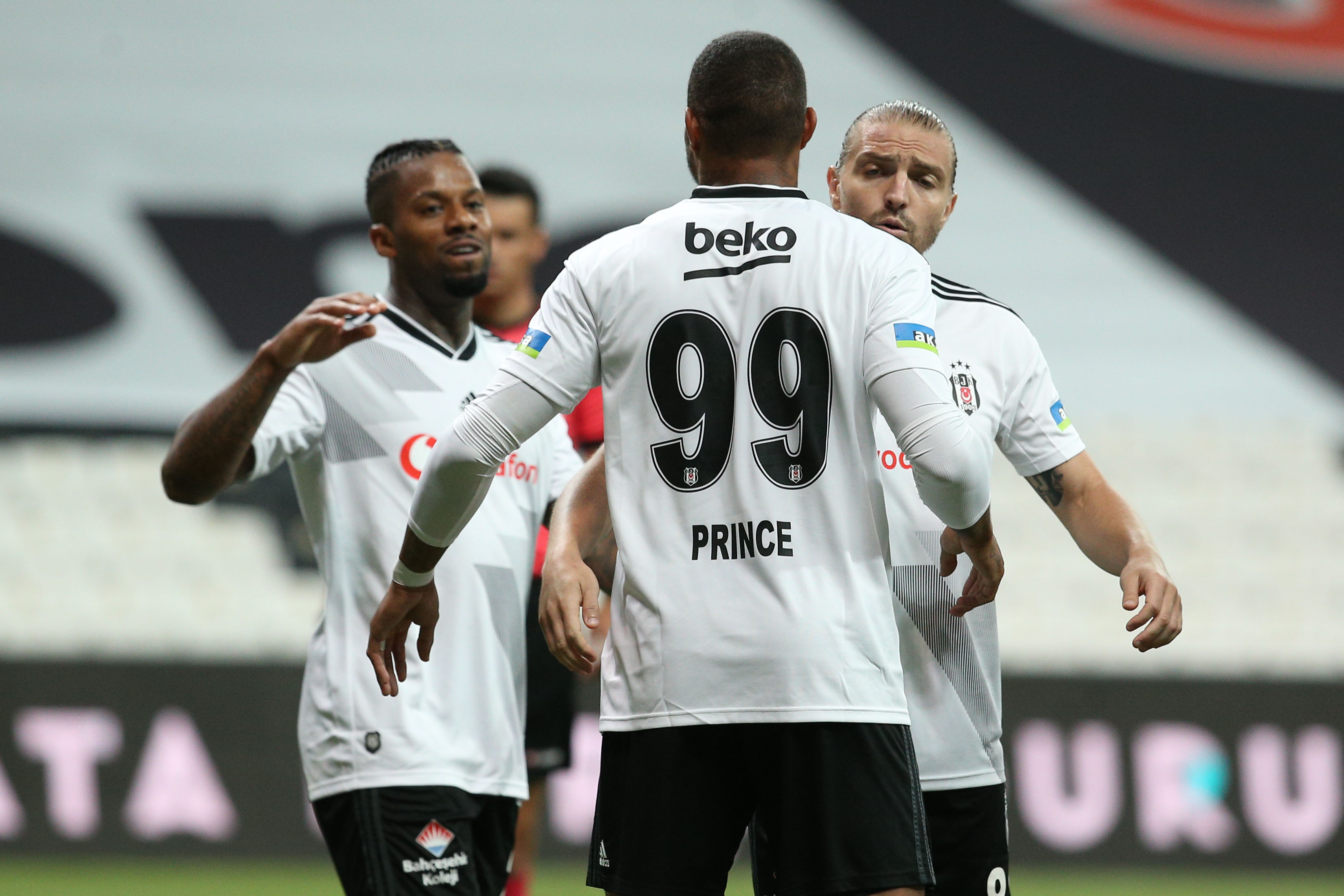 Besiktas In Eski Yildizi Kevin Prince Boateng Manchester United Beni Istedi Goal Com