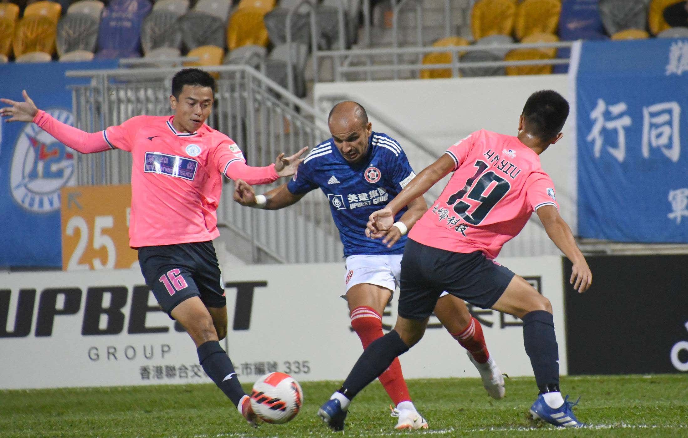 Hong Kong premier league, Eastern 4:2 beat Rangers.