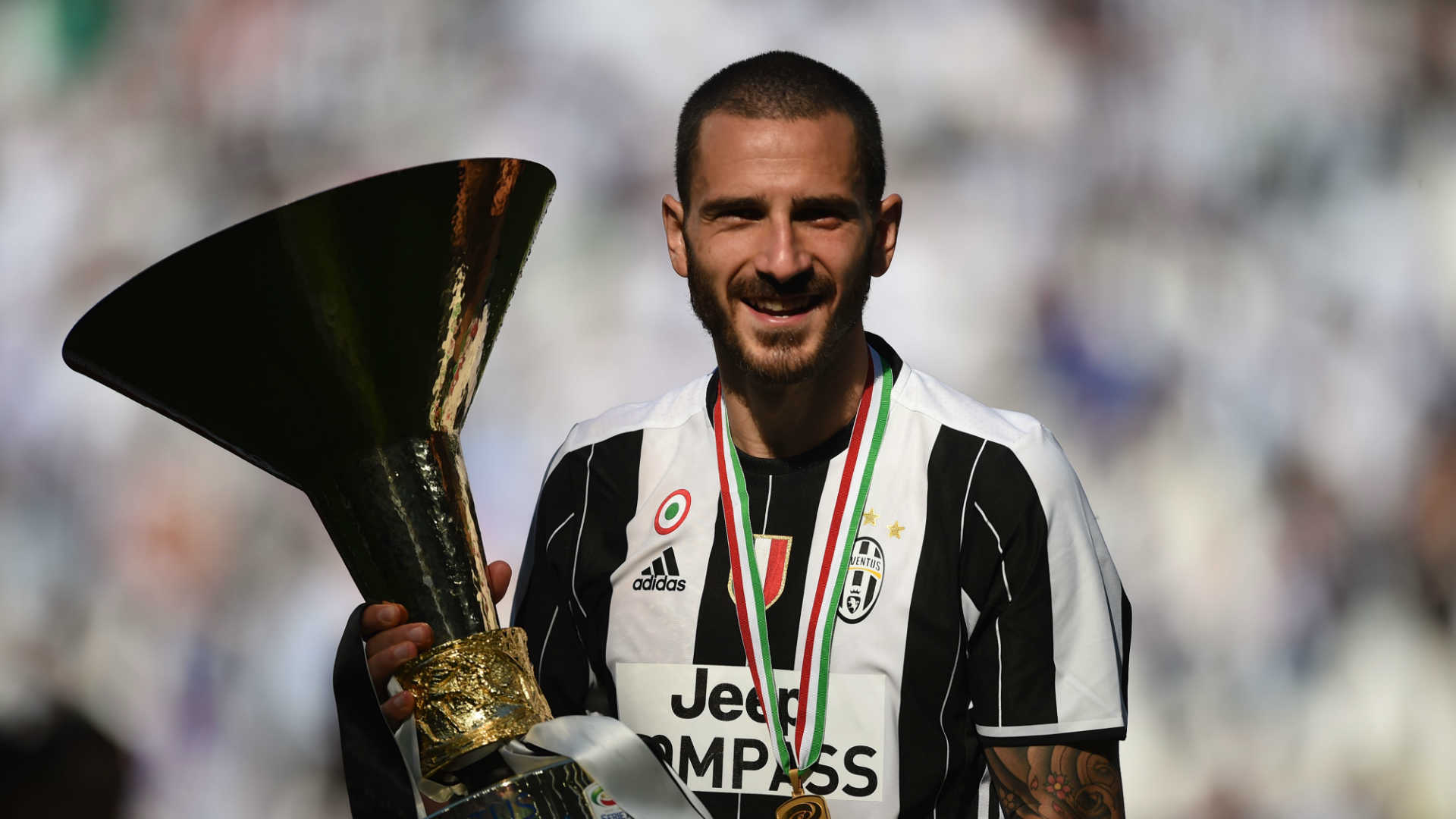 ボヌッチ妻が選んだセリエaで最もイケメンな選手は 元イタリア代表fwを推しメンに Goal Com