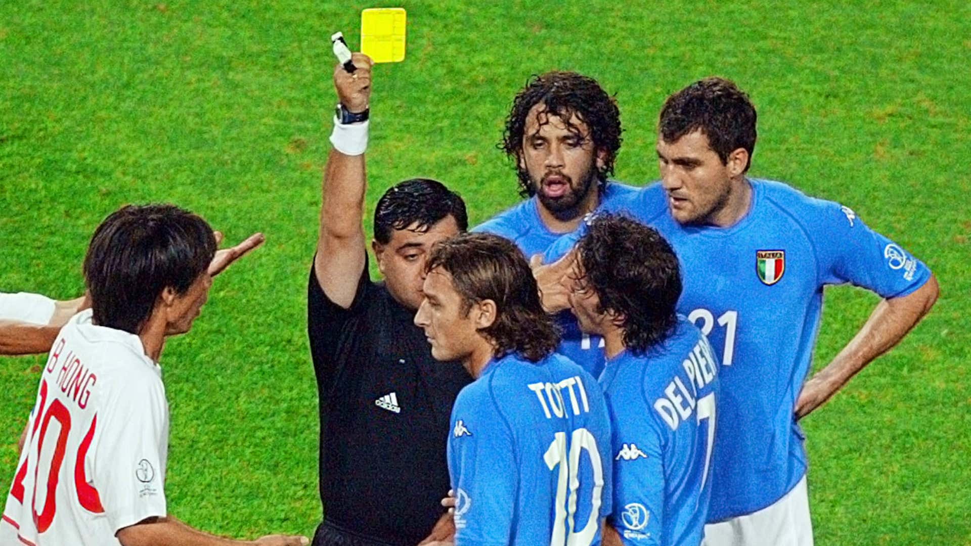 日韓w杯のイタリア戦誤審疑惑のモレノ氏 判定に自信 レッドカードを見逃しただけ Goal Com 日韓w杯のイタリア戦誤審疑惑のモレノ氏 判定に自信 レッドカードを見逃しただけ Goal Com