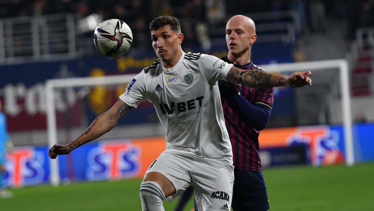 El delantero español puede ser certificado por Ferenc Varos El delantero español puede ser certificado por Ferenc Varos