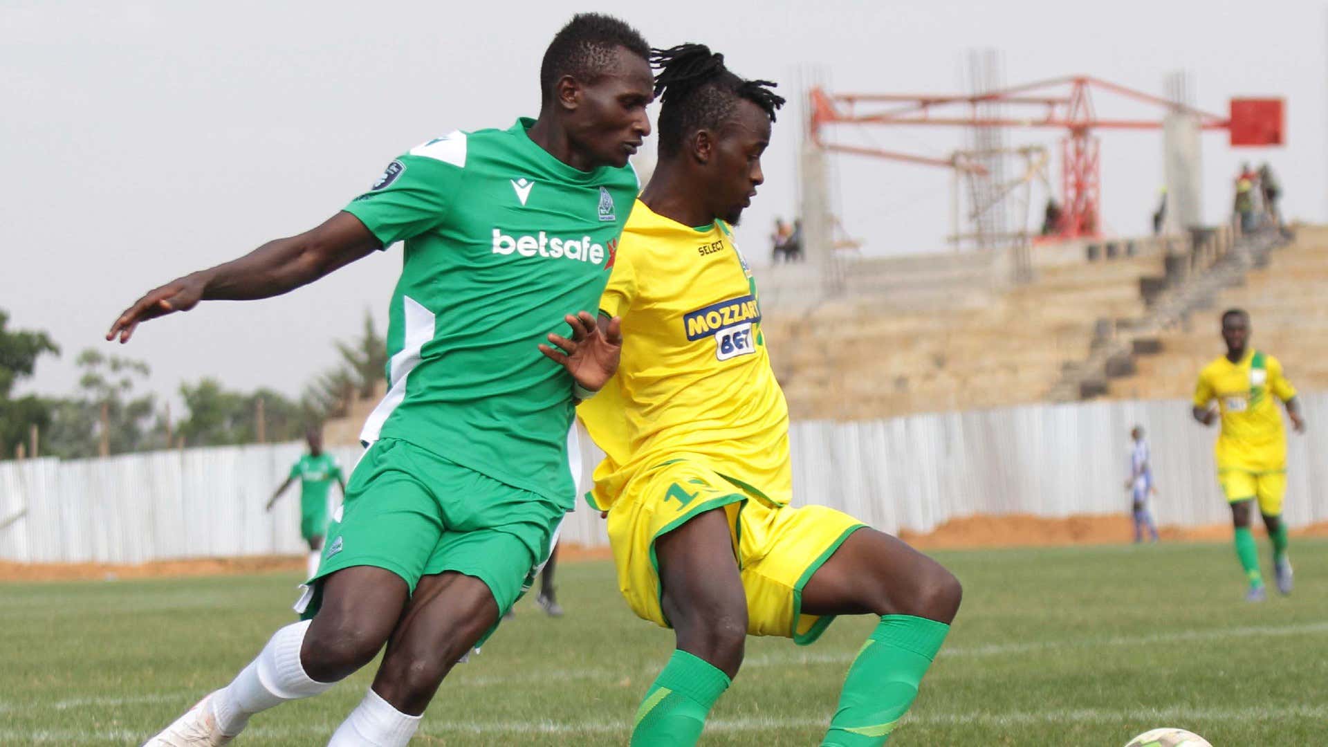 SAMUEL ONYANGO and THOMAS WAINAINA of Gor Mahia v Kakamega Homeboyz.