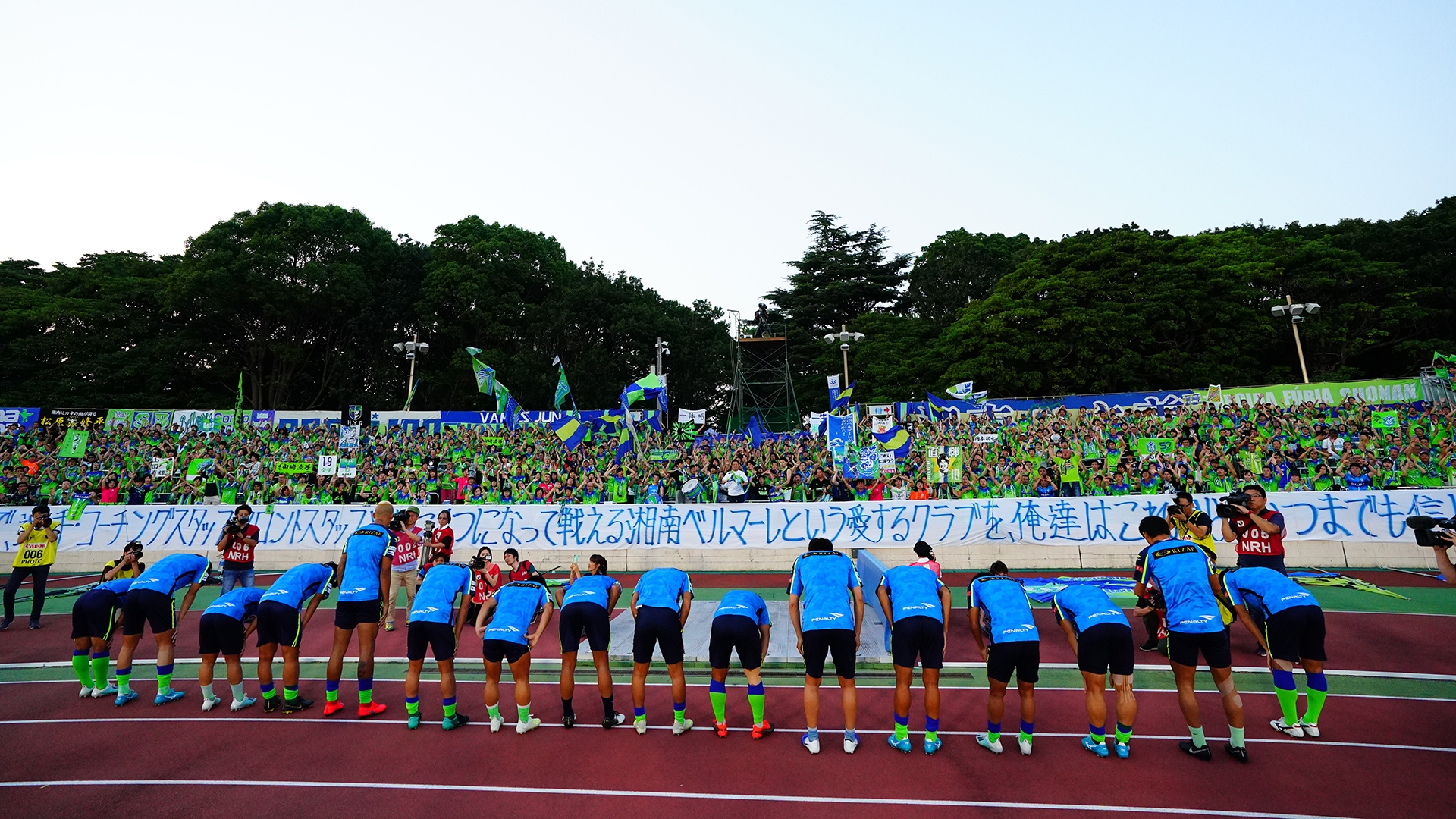 パワハラ報道から試合日まで 湘南の一週間 指揮官 選手 フロント サポーターは何を思うか Goal Com