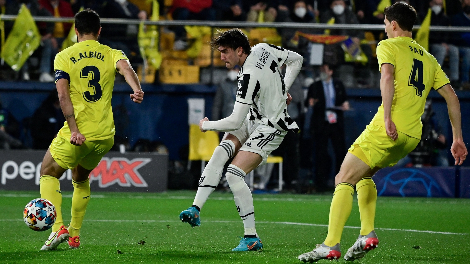 Vlahovic sets modern Juventus record with Champions League debut goal after  32 seconds | Goal.com