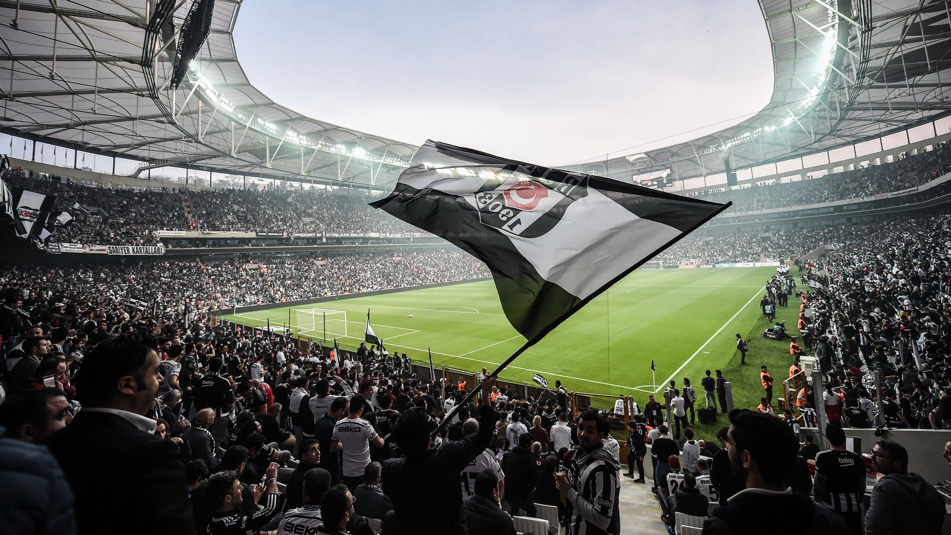 vodafone park a 3 bin kisilik ek goal com