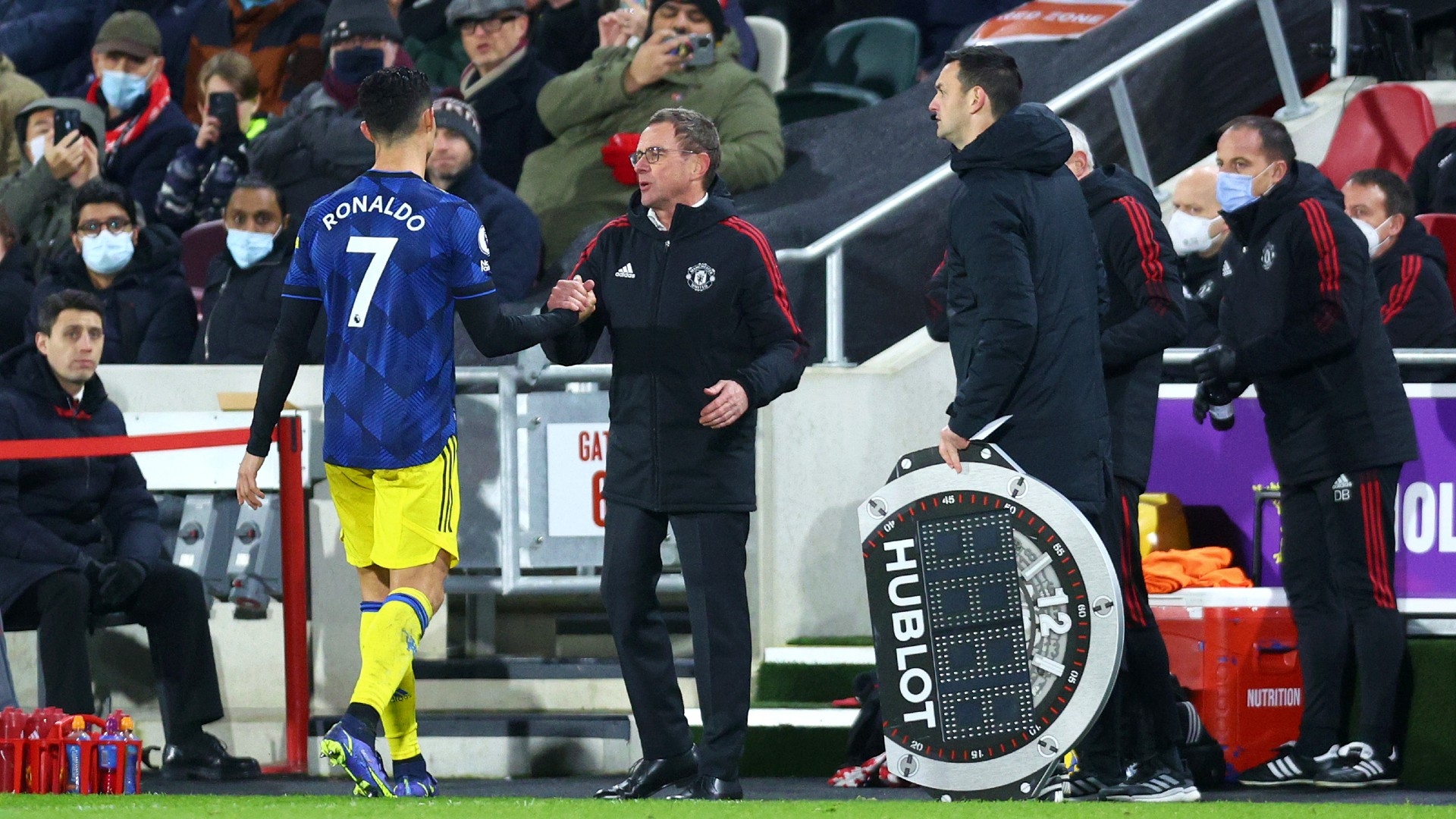 C ロナウドが途中交代に激怒 ラングニック なぜ俺なんだ と聞いてきたが Goal Com C ロナウドが途中交代に激怒 ラングニック なぜ俺なんだ と聞いてきたが Goal Com