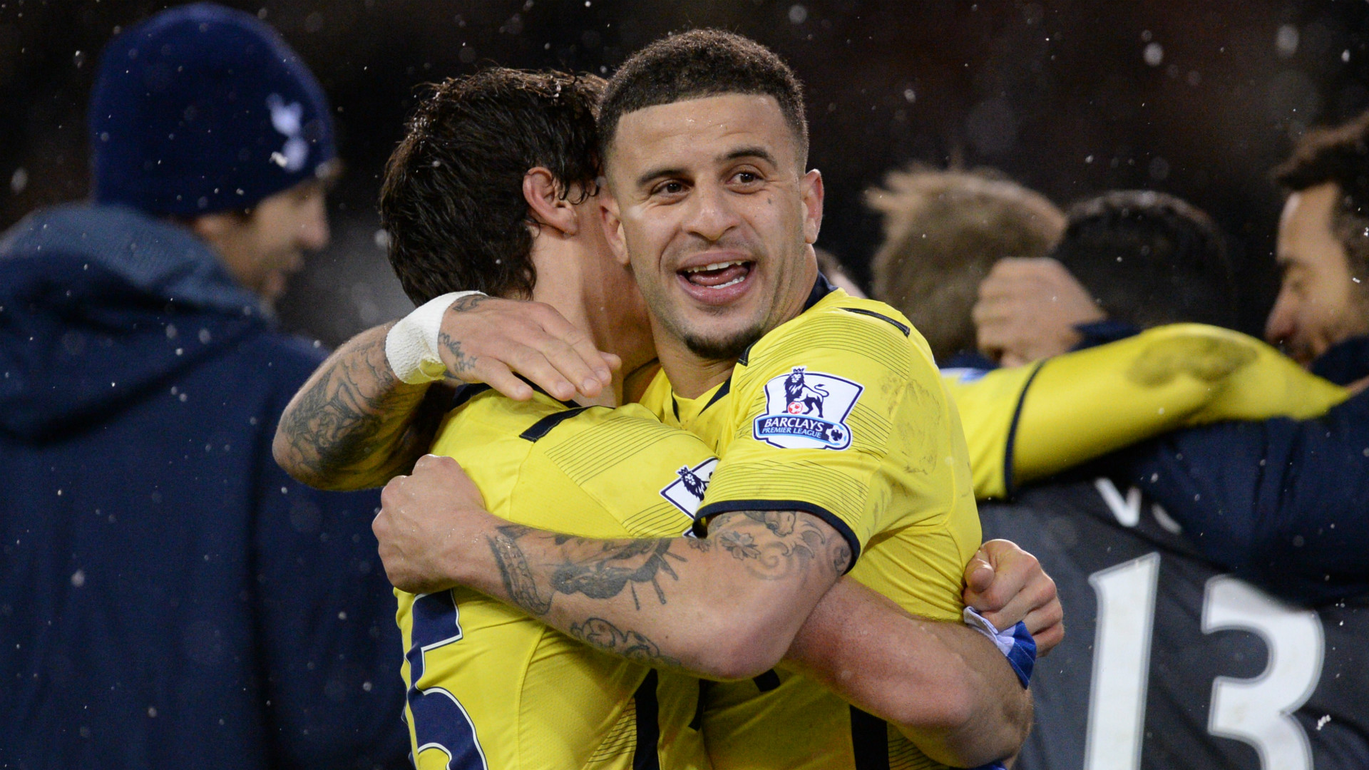 Fellaini And Young In While Kane And Rooney Lead The Line The Manchester United And Tottenham Combined Xi Goal Com