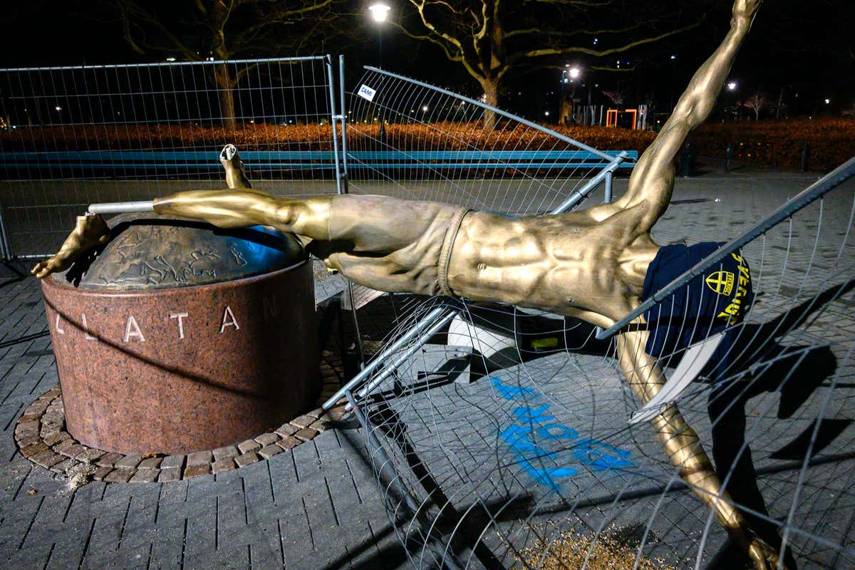 Zlatan statue vandalised and sawn off at the ankles outside Malmo stadium |  Goal.com