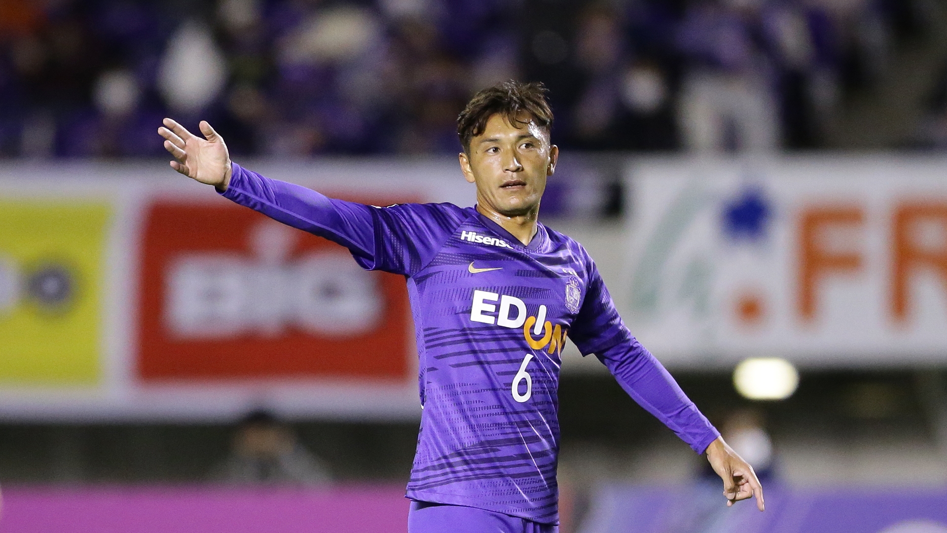 サンフレッチェ広島がmf青山敏弘 柴崎晃誠ら5選手との契約更新を発表 34歳のバンディエラは一筋で18年目へ Goal Com サンフレッチェ広島がmf青山敏弘 柴崎晃誠ら5選手との契約更新を発表 34歳のバンディエラは一筋で18年目へ Goal Com