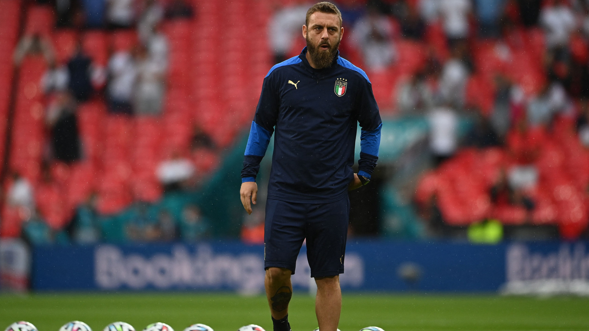 W杯出場へ崖っぷちのイタリアに強力な助っ人 Euro優勝の 魔法 をかけたデ ロッシ氏がスタッフ復帰か Goal Com