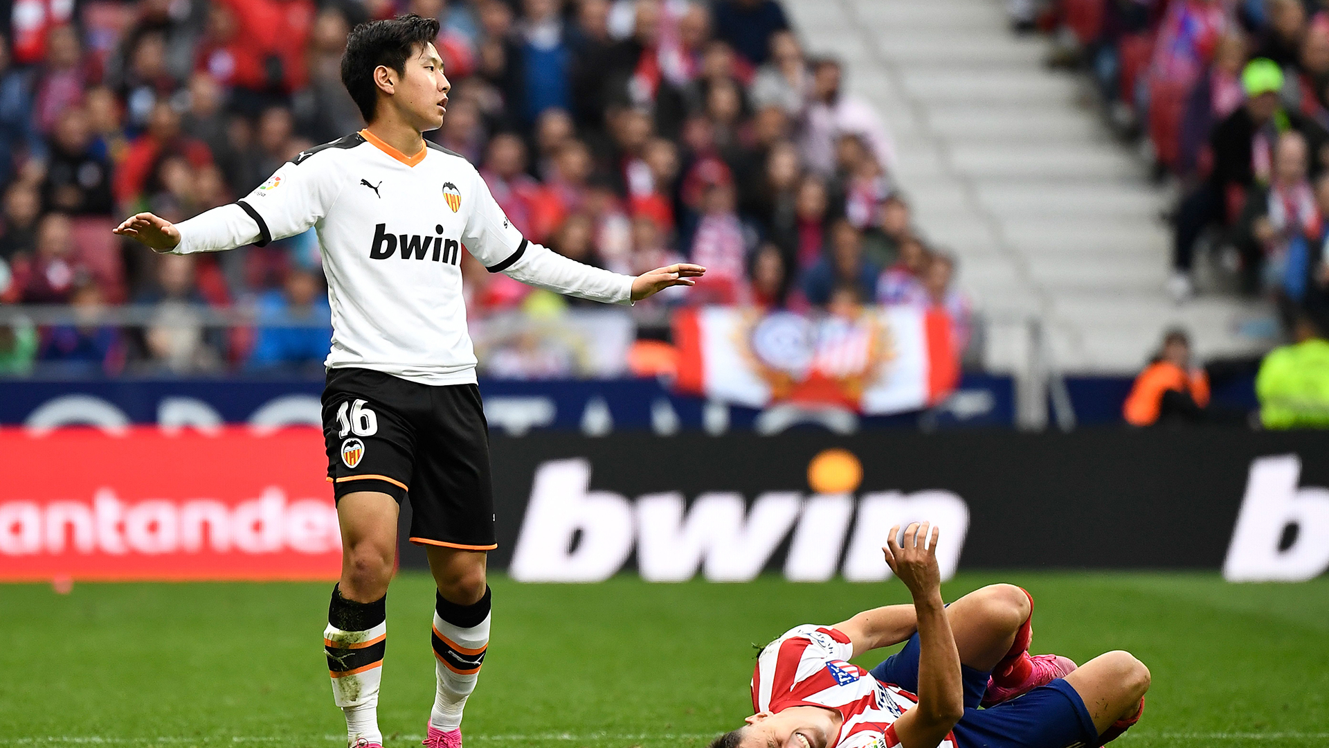 悪質タックルのイ ガンインに不名誉な記録 21世紀生まれの退場はリーガ初 Goal Com
