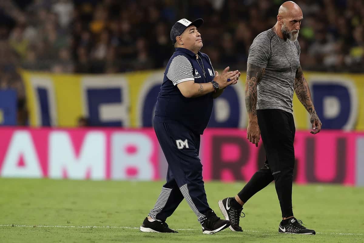 緊急入院の60歳マラドーナが硬膜下血腫の執刀手術 主治医 代理人は手術成功を公表 Goal Com 緊急入院の60歳マラドーナが硬膜下血腫の執刀手術 主治医 代理人は手術成功を公表 Goal Com