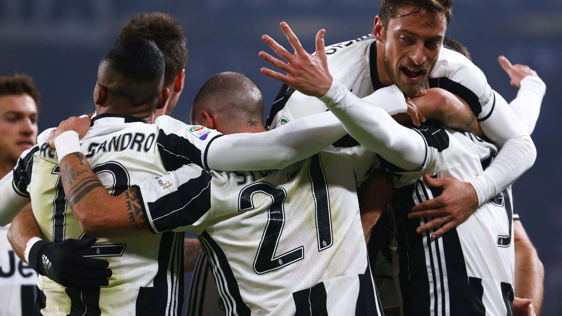 Juventus celebrating vs Roma