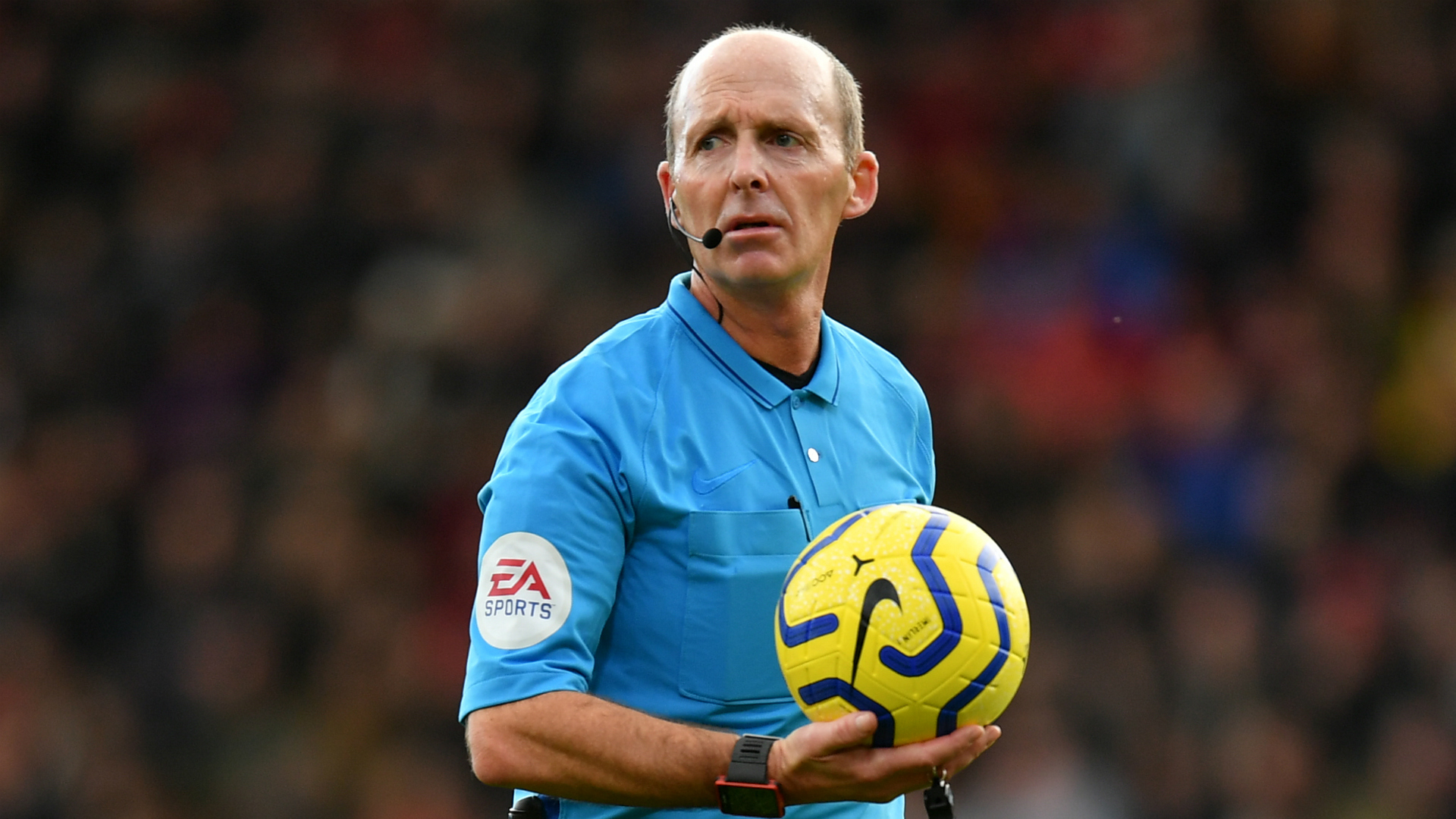 I Don T Have An Issue With Bad Publicity Premier League Referee Mike Dean Goal Com
