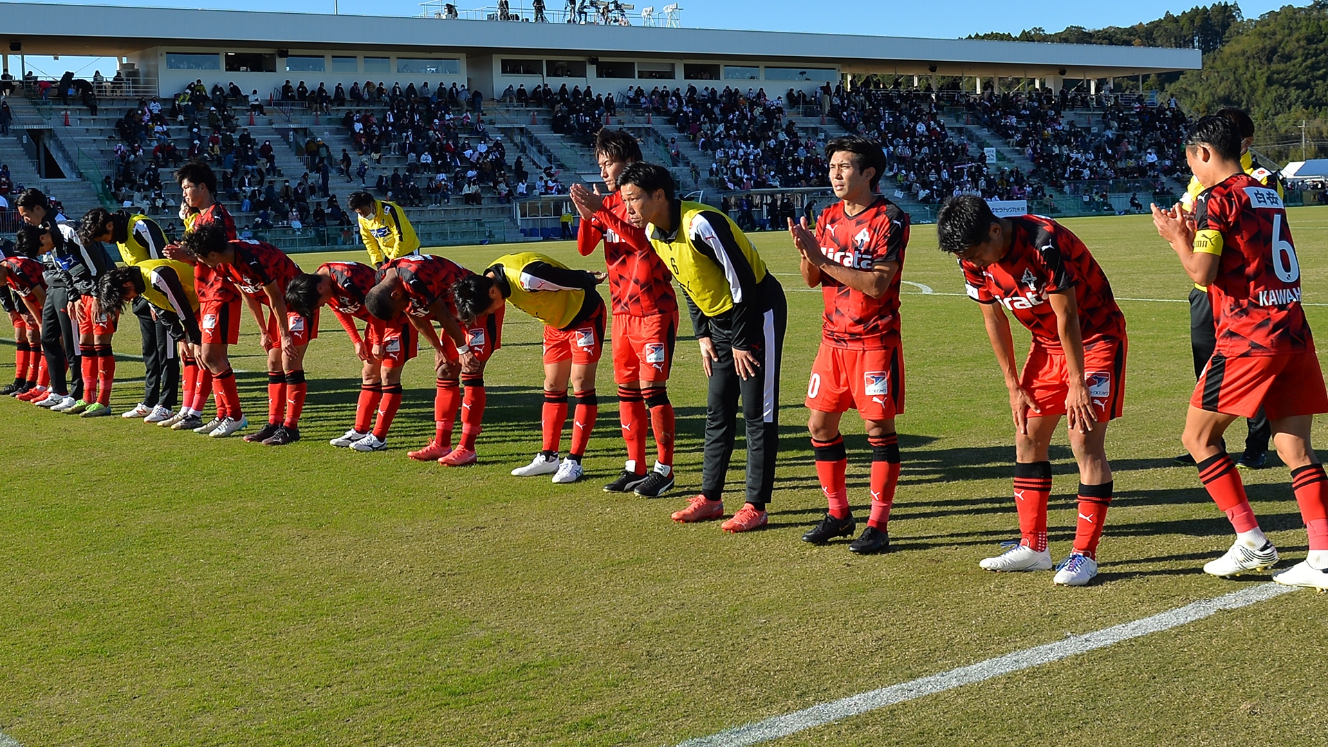 ロアッソ熊本がj3制覇 いわてグルージャ盛岡もクラブ史上初の昇格 Jリーグ Goal Com