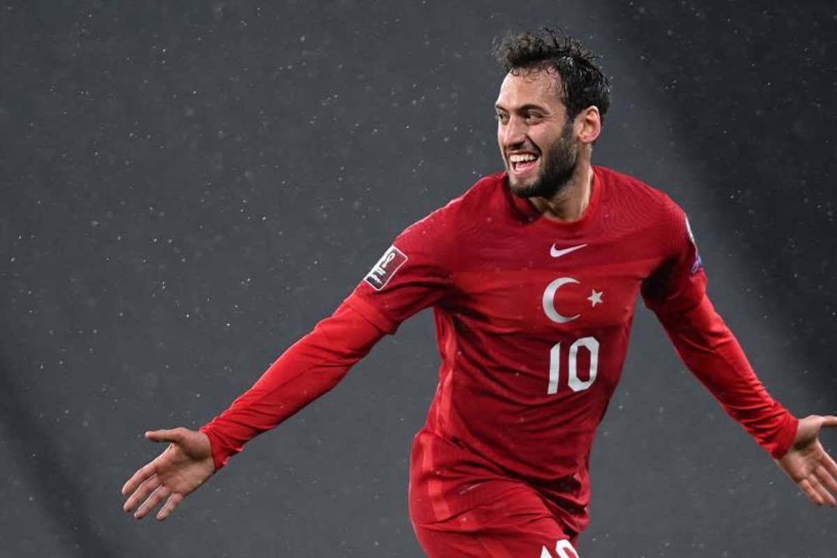 トルコ代表チャルハノールがミラン同僚らとの対決に意欲 特別な試合 勝利を目指す Goal Com トルコ代表チャルハノールがミラン同僚らとの対決に意欲 特別な試合 勝利を目指す Goal Com