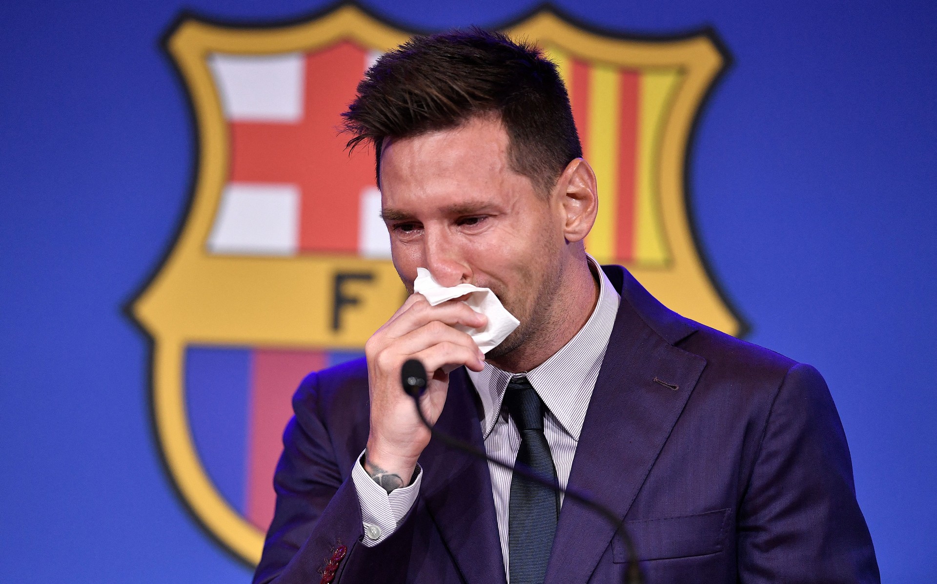 特別寄稿 メッシ退団 バルセロナ生まれの小説家が綴る悲痛な思い 流した涙は もうメッシがメッシでなくなってしまったことを意味していた Goal Com