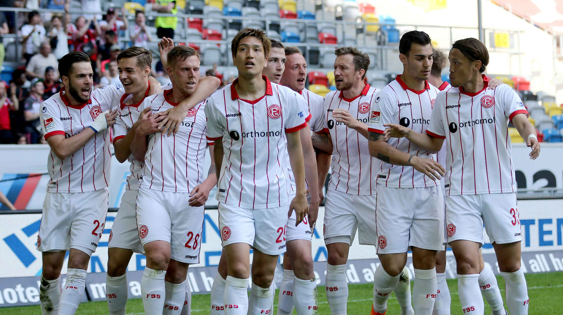 動画 原口 宇佐美が全3ゴールに絡む活躍 デュッセルドルフが優勝へ前進 ブンデスリーガ2部第31節 Goal Com 動画 原口 宇佐美が全3ゴールに絡む活躍 デュッセルドルフが優勝へ前進 ブンデスリーガ2部第31節 Goal Com