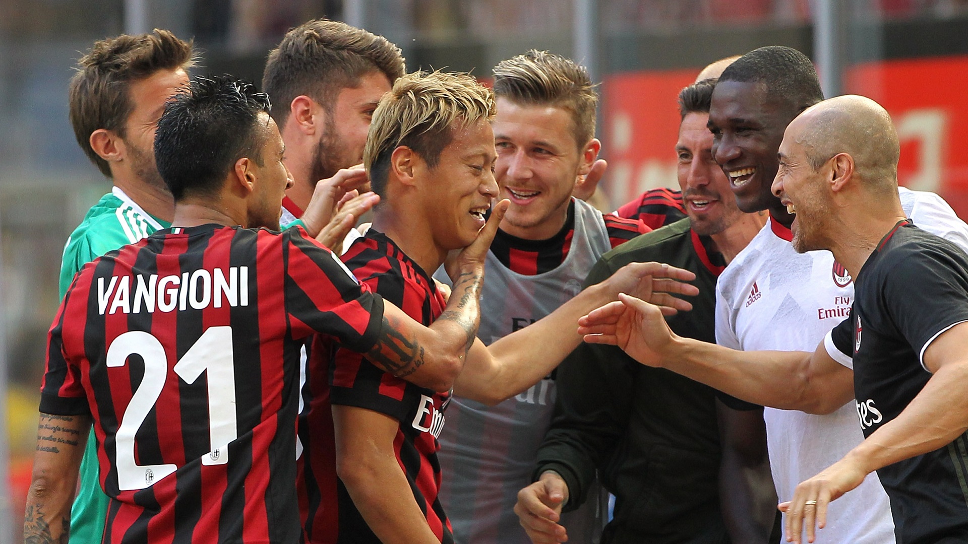 本田圭佑 監督交代後も迷走するミランのサポーターに 監督や選手に時間をあげよう Goal Com