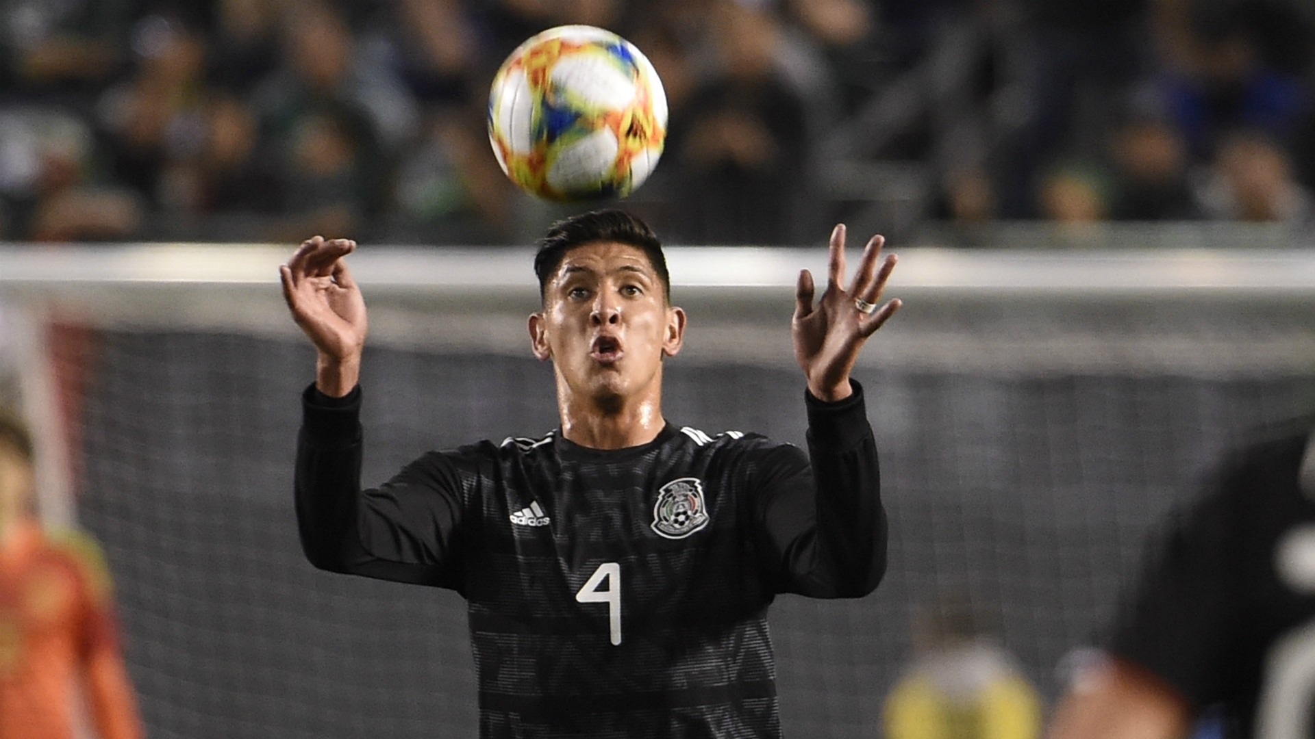 デ リフトの穴埋め役は21歳のメキシコ代表df アヤックスがe アルバレスと5年契約 Goal Com