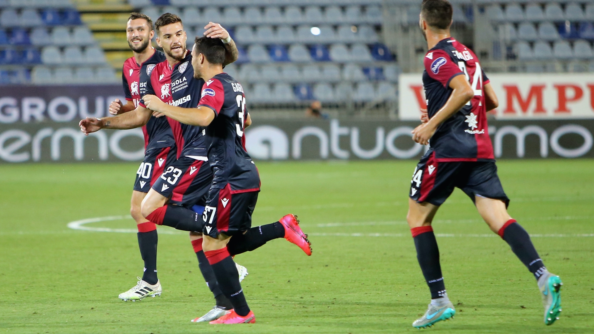 Cagliari Juventus 2 0 Deja Championne La Juve Chute A Cagliari Goal Com