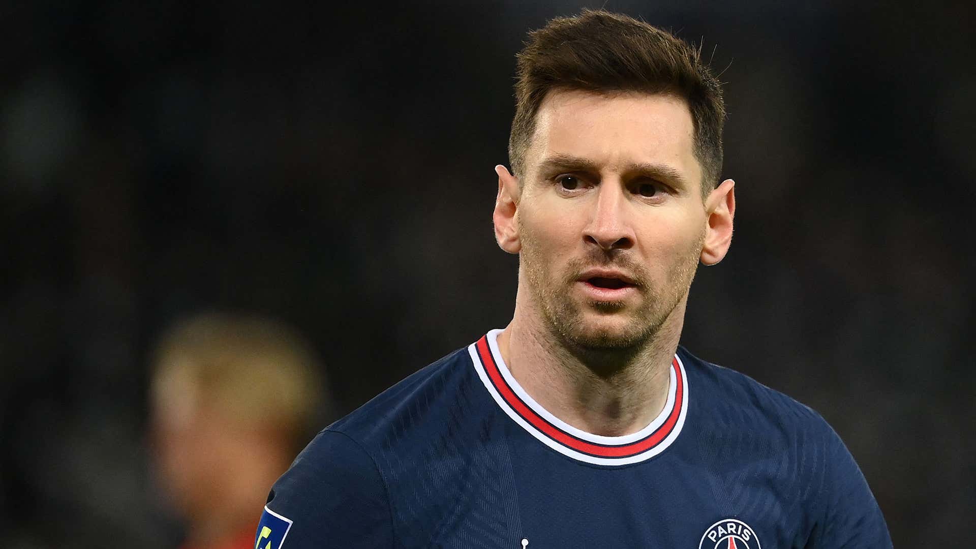 Photo of Les critiques de Messi ne comprennent rien au football !  – Benzema, le joueur du Real Madrid, soutient la star du Paris Saint-Germain pour réussir en France