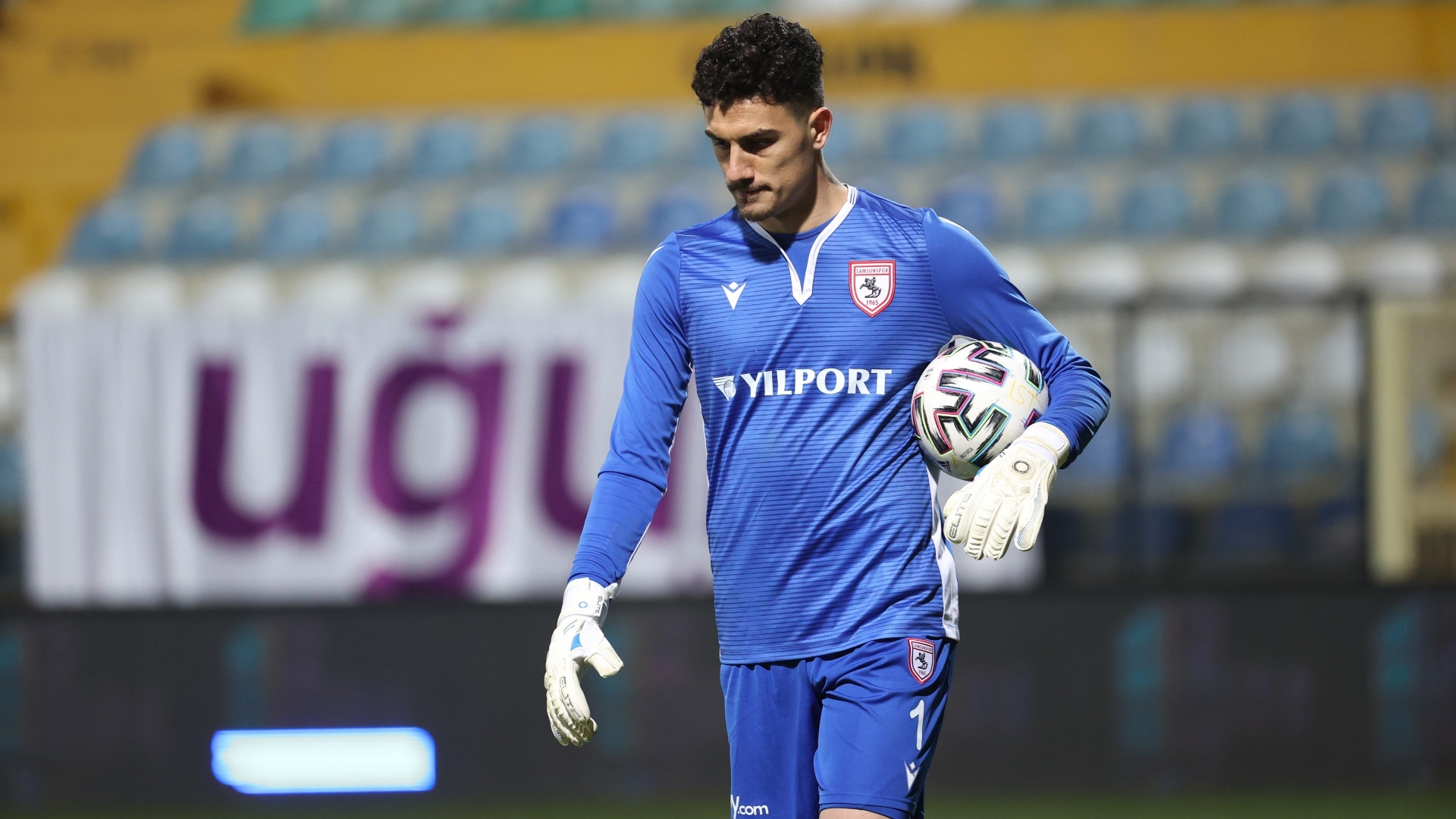 Besiktas A Transfer Olacagi Soylenen Nurullah Aslan Kimdir Goal Com