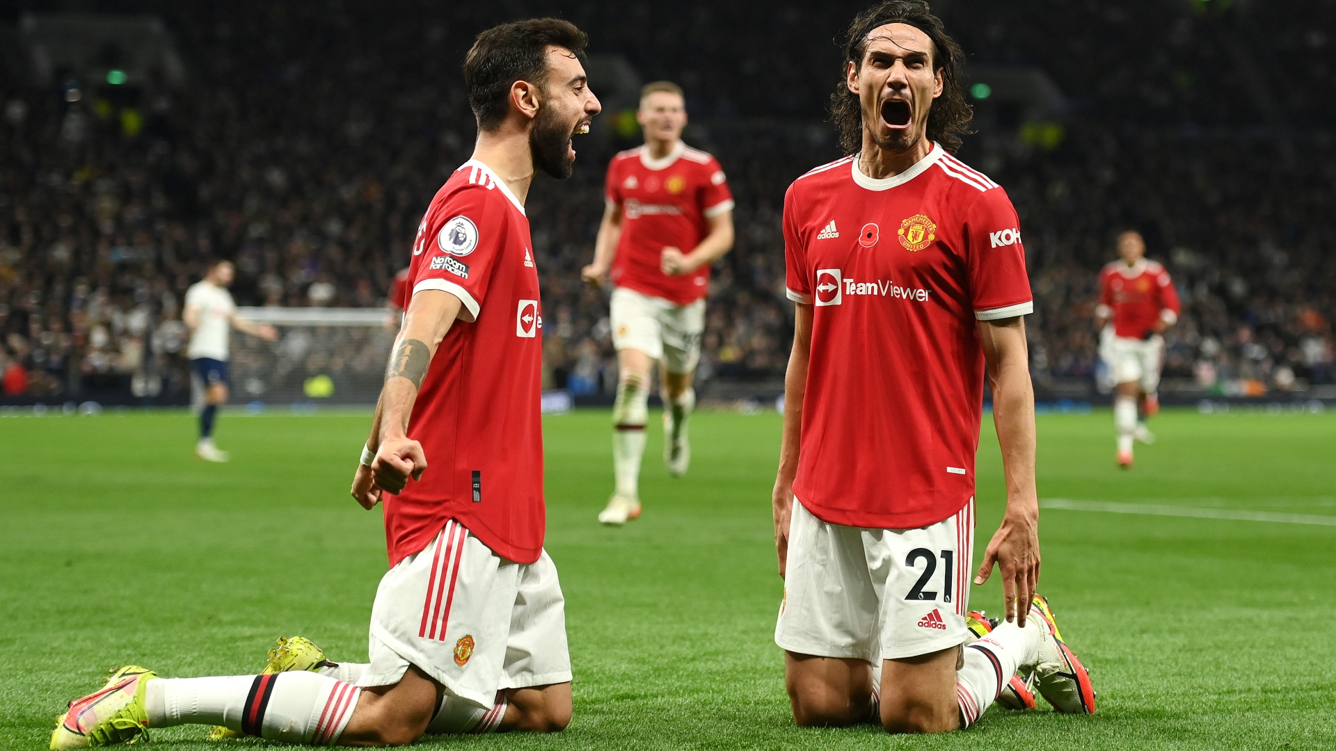 Edinson Cavani Bruno Fernandes Manchester United 2021-22